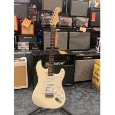PRE-OWNED Fender Standard Stratocaster HSS